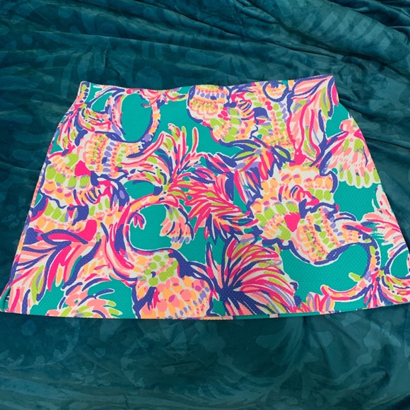 Lilly Pulitzer Dresses & Skirts - Lillly Pulitzer skirt with built in shorts